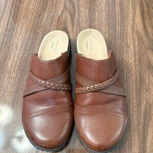 Women's Clarks Slip in Sandals Brown Size 8